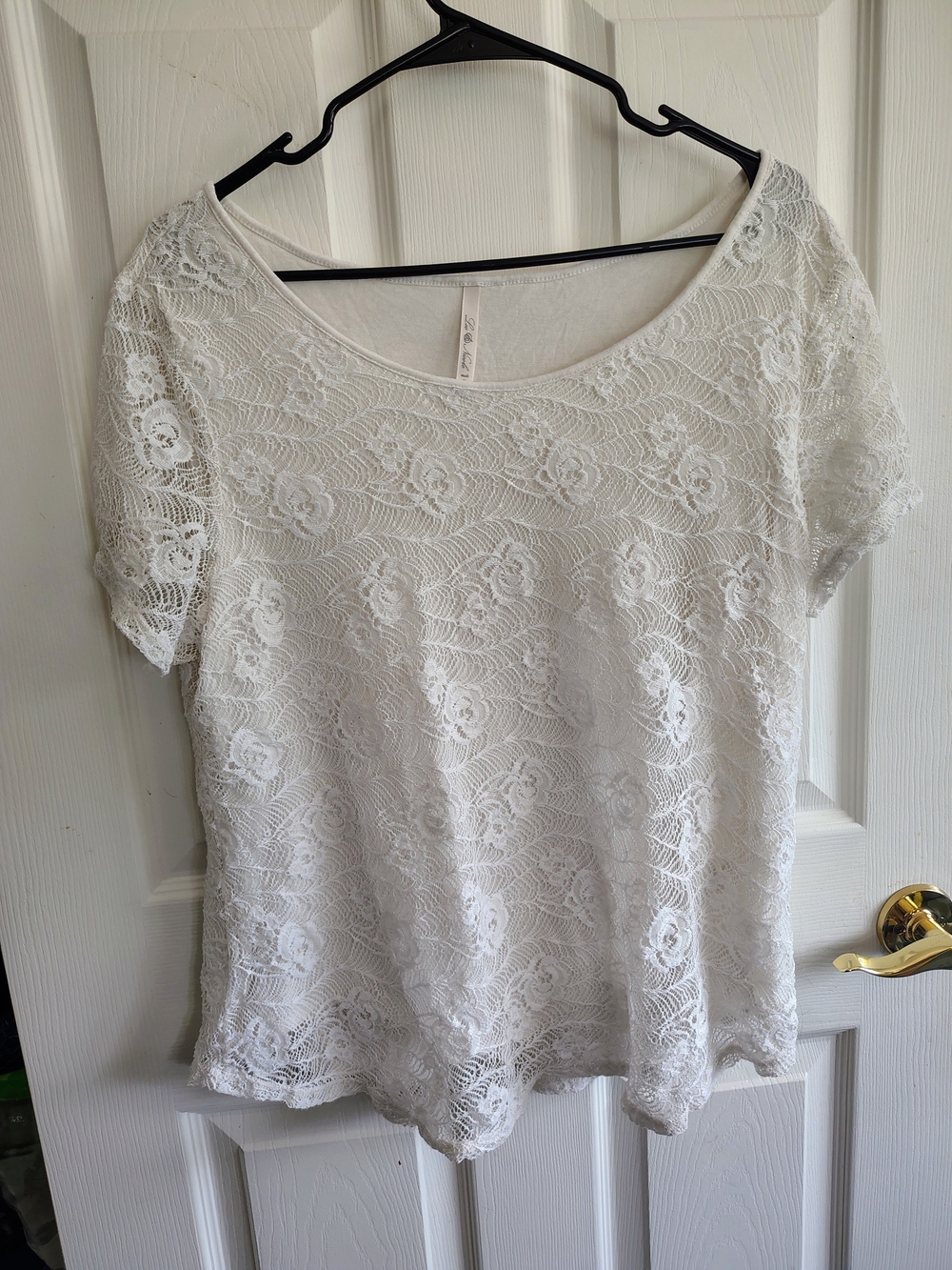 Leo & Nicole White Floral Lace Short Sleeve Top